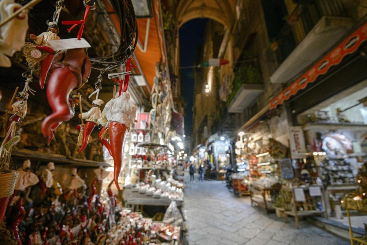 Grande & Caratteristico Dietro La Cattedrale Napoli Dış mekan fotoğraf