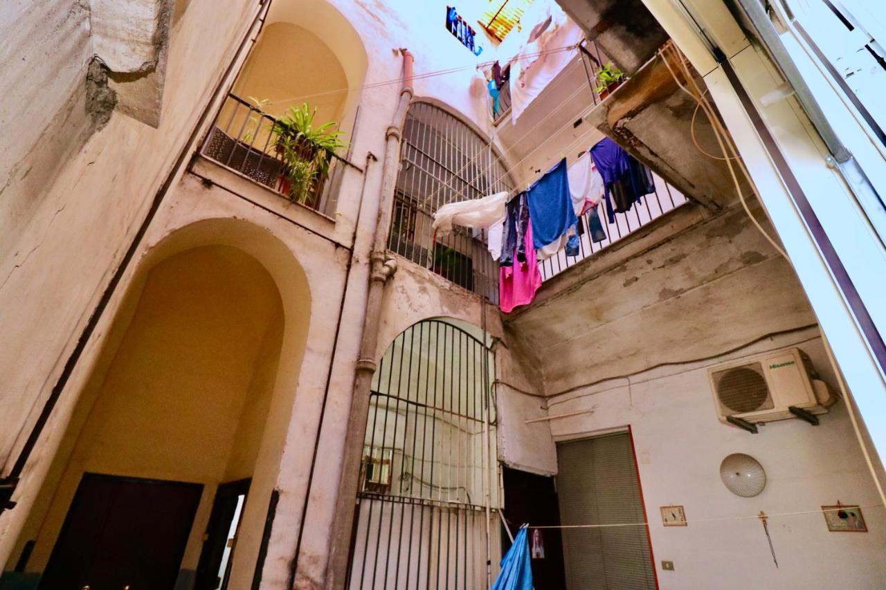 Grande & Caratteristico Dietro La Cattedrale Napoli Dış mekan fotoğraf